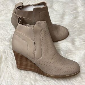 NWOT DV By Dolce Vita Beige Gerdy Bootie Wedges Size 10 From Stitch Fix